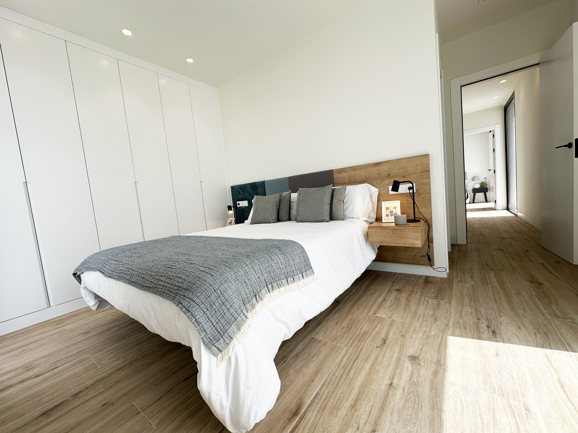Master bedroom in villa for sale in Torre de la Horadada