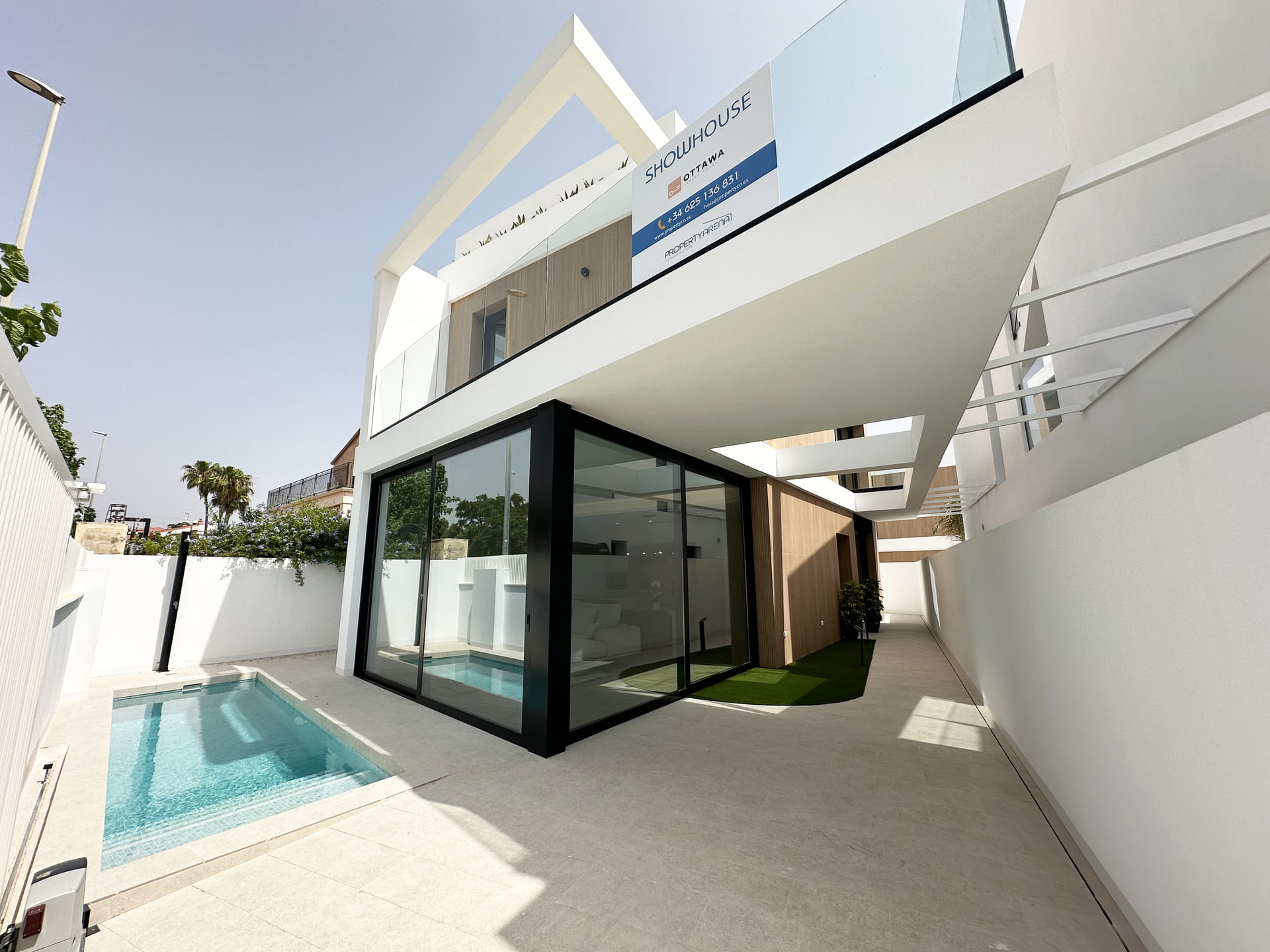 Garden in villa for sale in Torre de la Horadada
