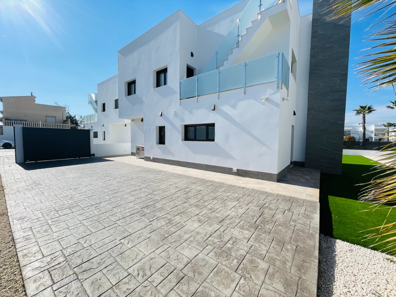 Bathroom in villa for sale in Torrevieja