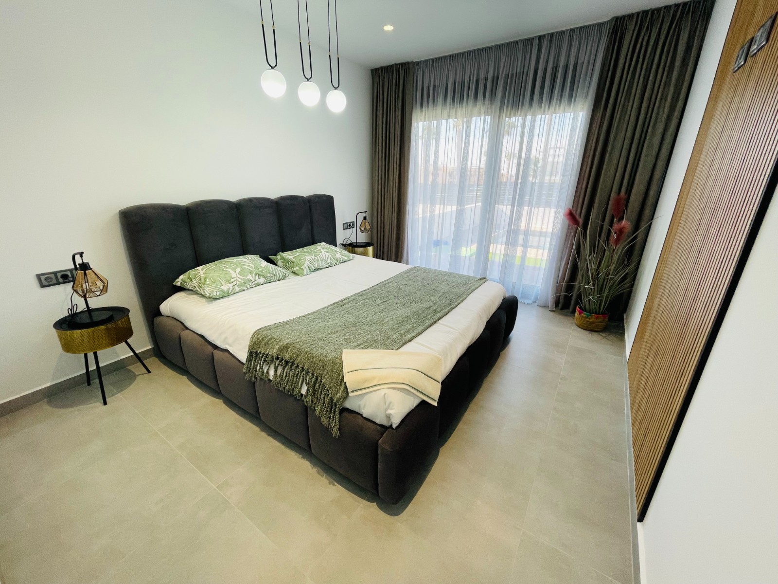 Bedroom in villa for sale in Torrevieja