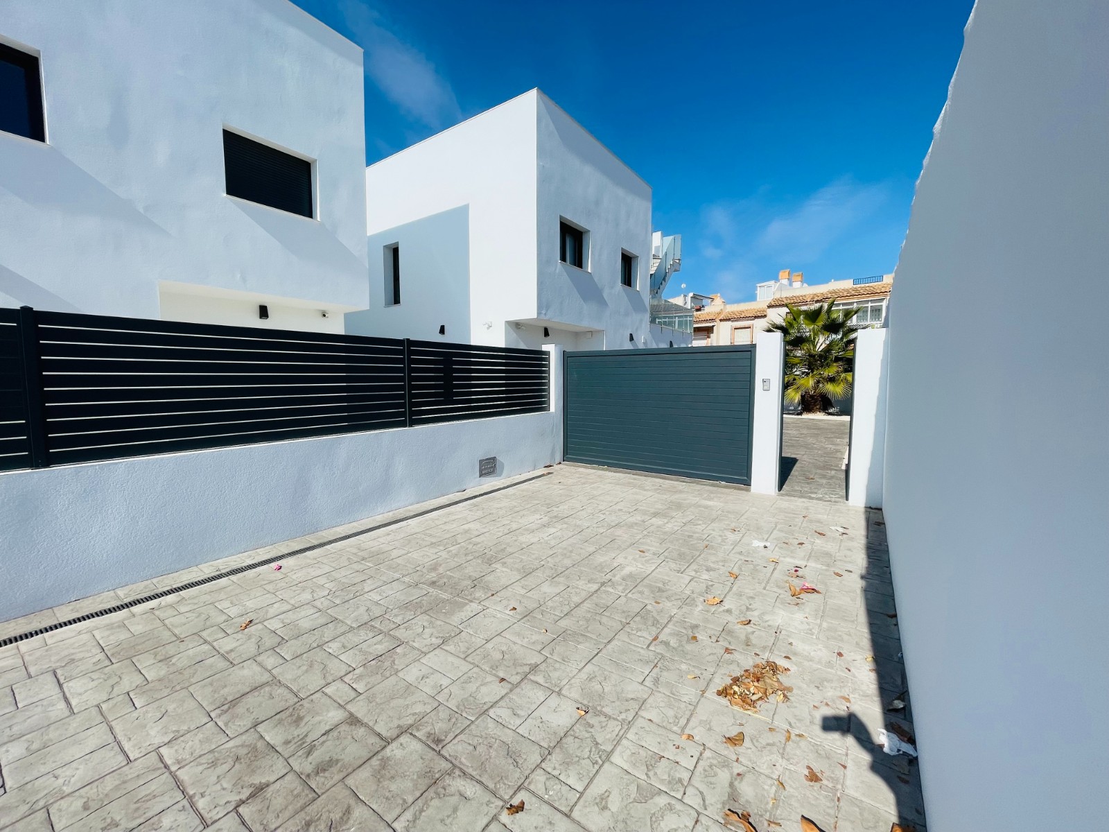 Bedroom in villa for sale in Torrevieja