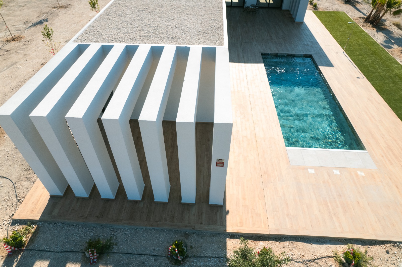 Pool area in villa for sale in Pinoso
