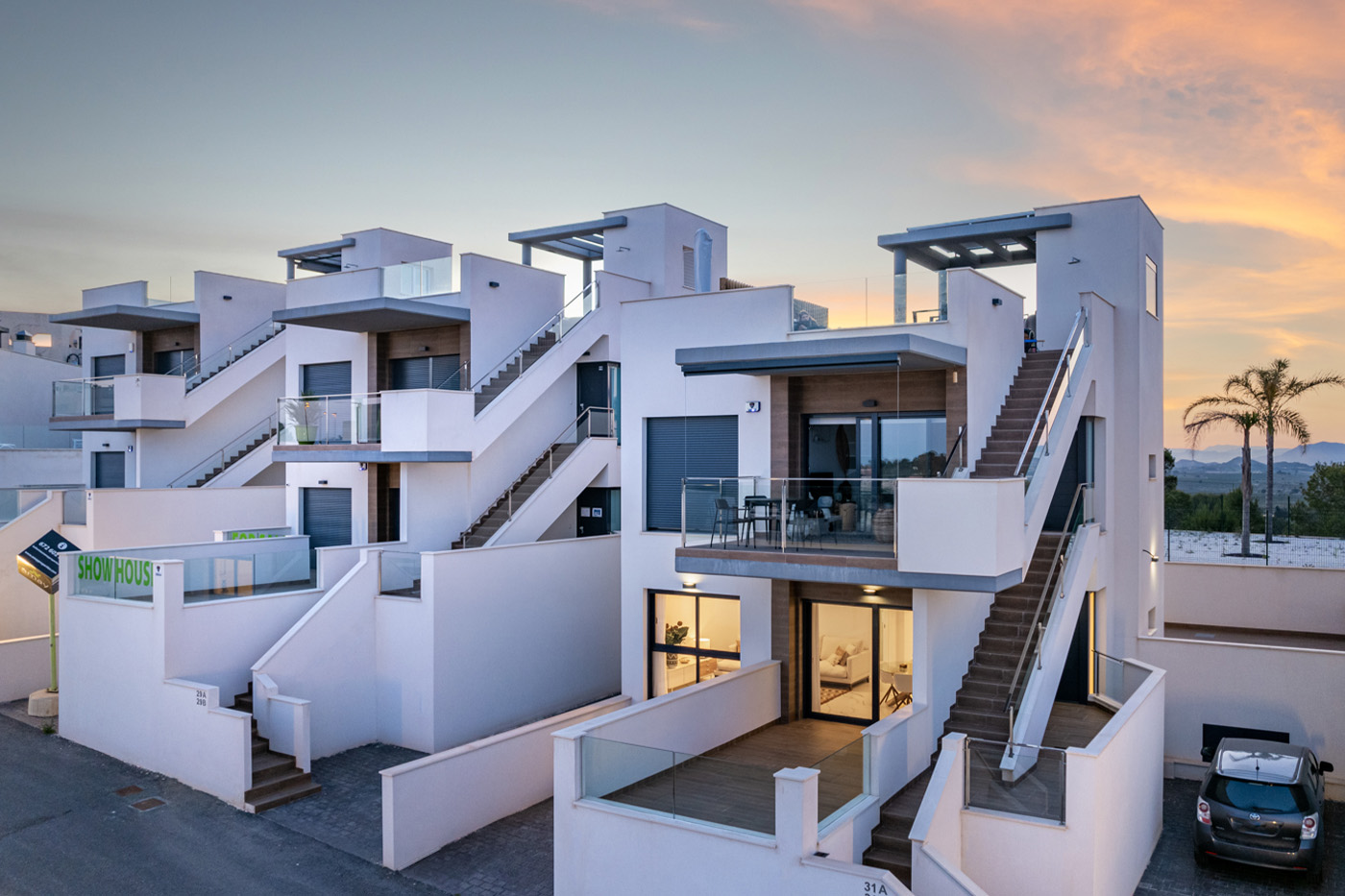 Located in the charming town of San Miguel de Salinas, this exclusive residential complex offers a s