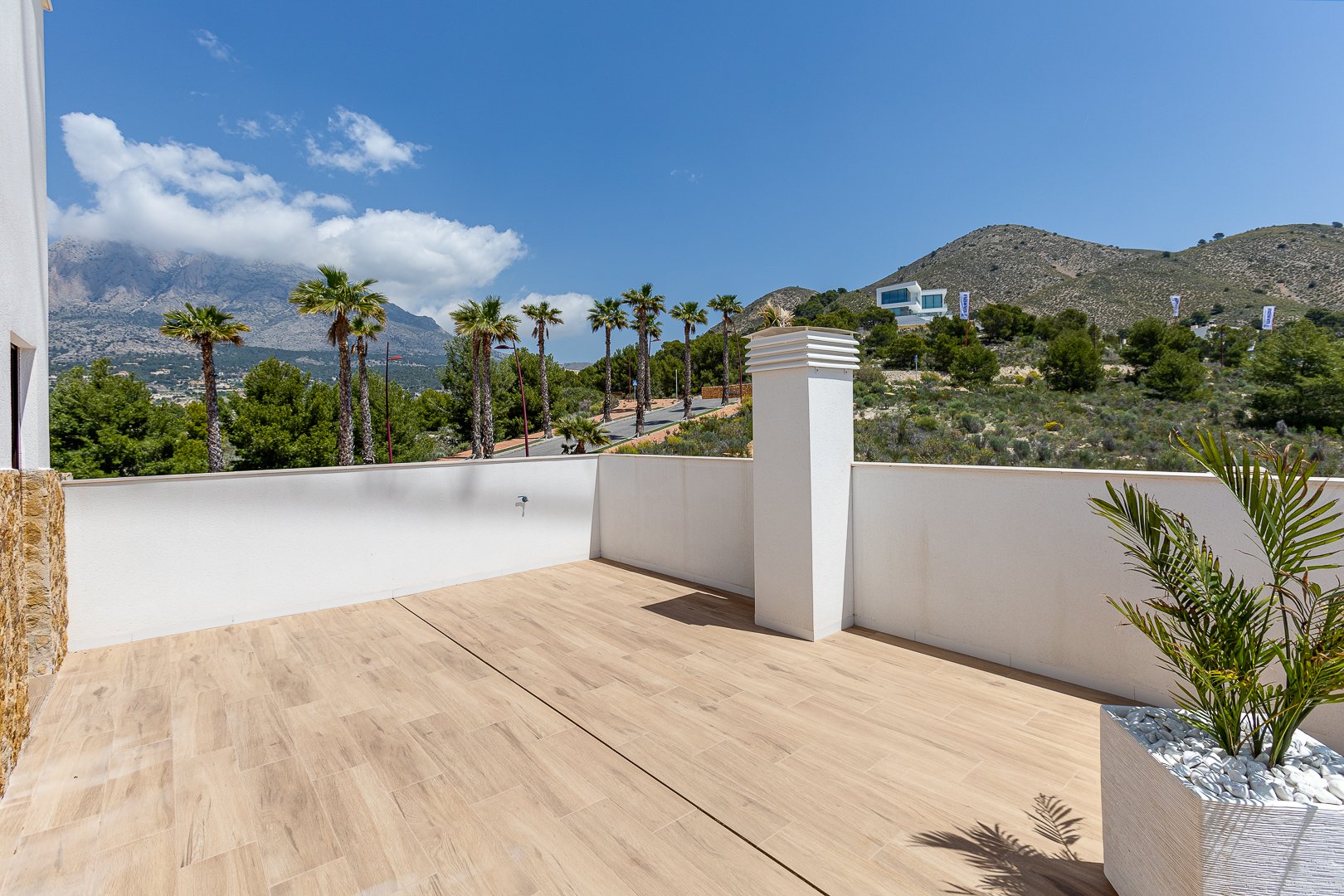 Dining area in villa for sale in Finestrat