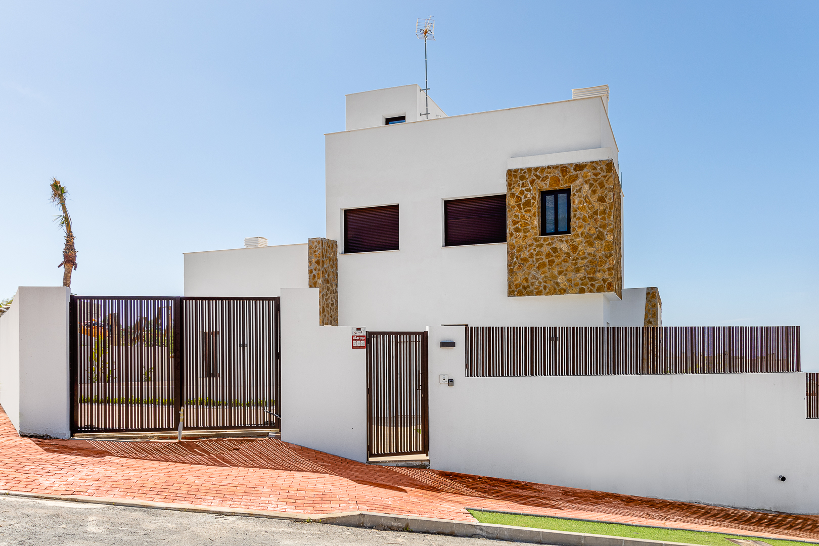 Dining area in villa for sale in Finestrat