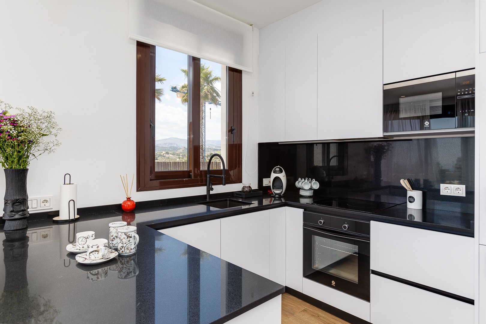 Dining area in villa for sale in Finestrat