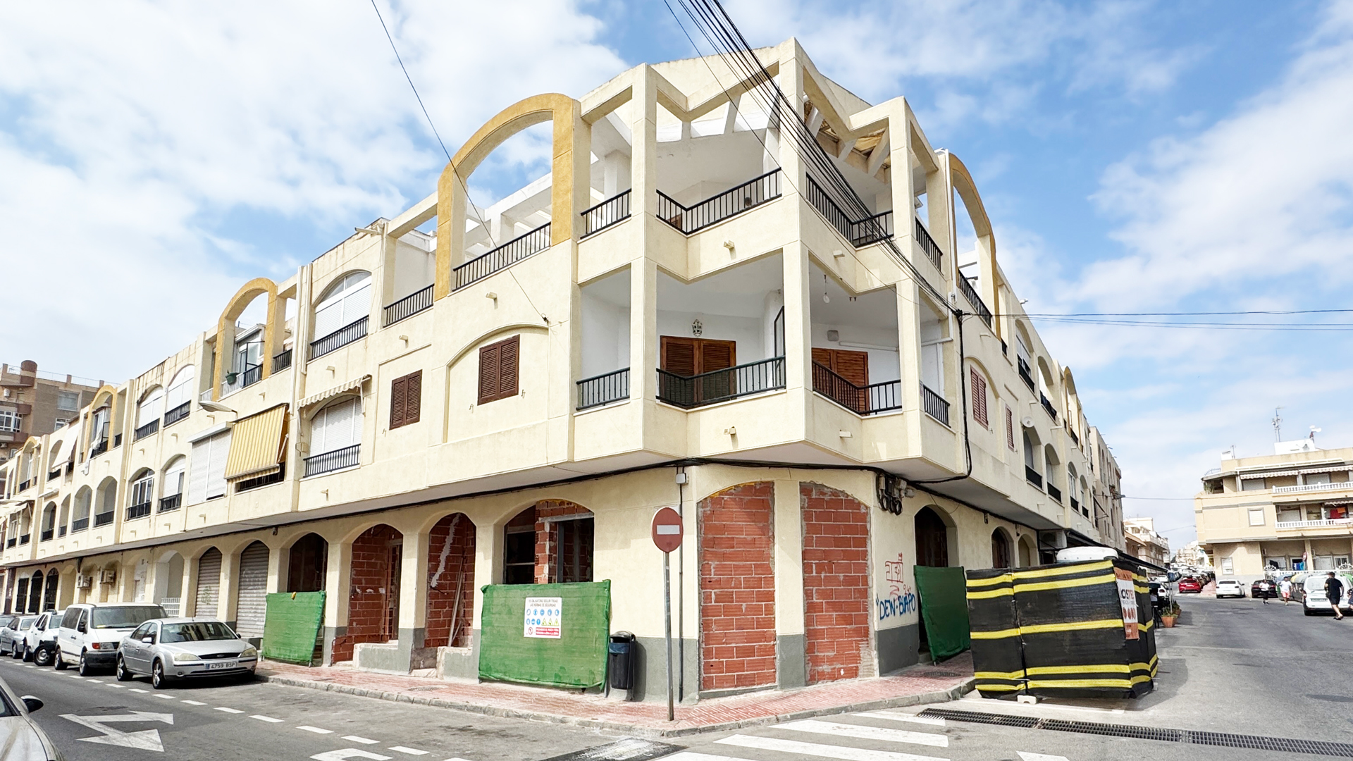 Located in the charming town of Torrevieja, this residential complex offers a unique opportunity to