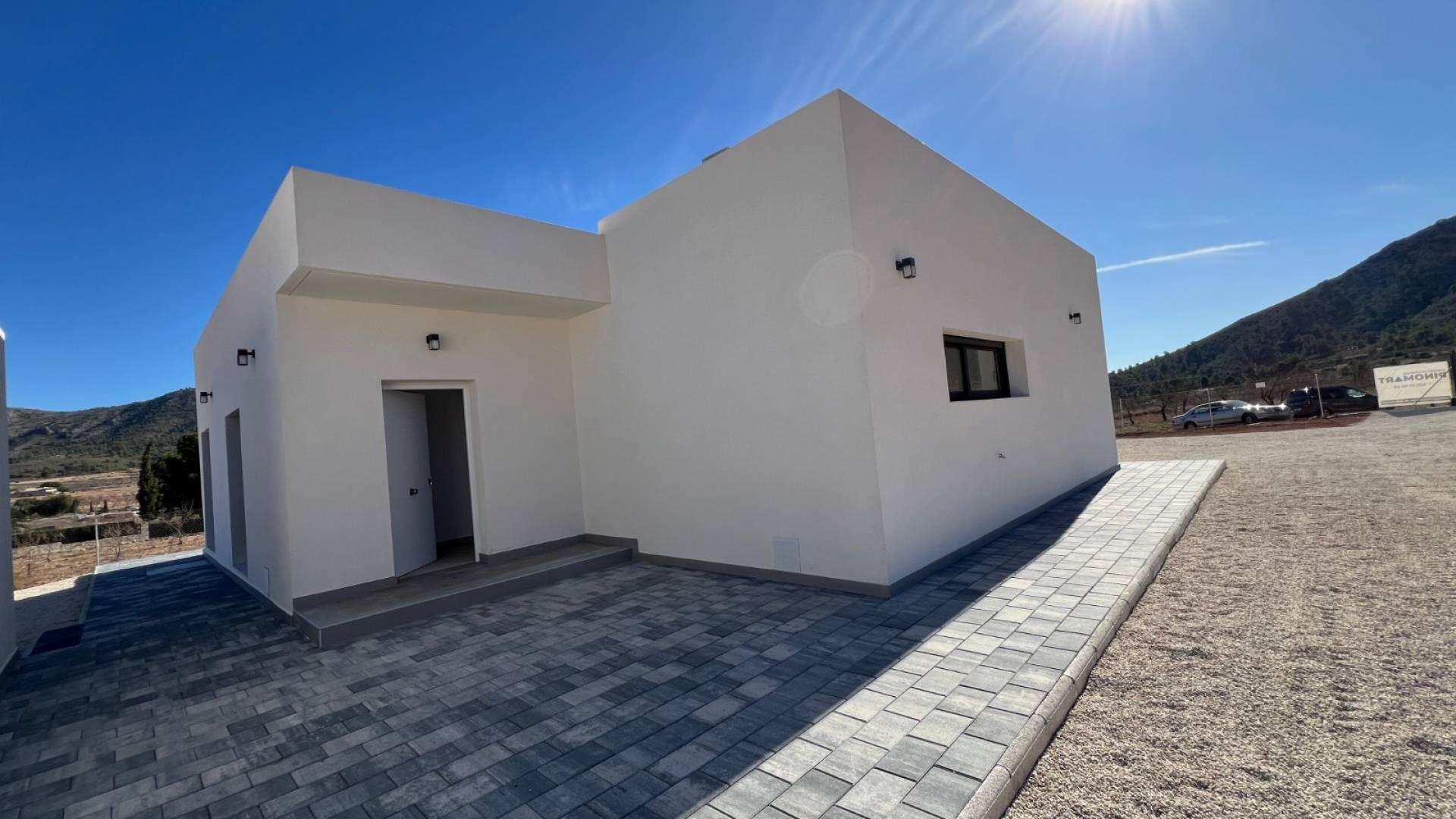 Garden in villa for sale in La Canalosa