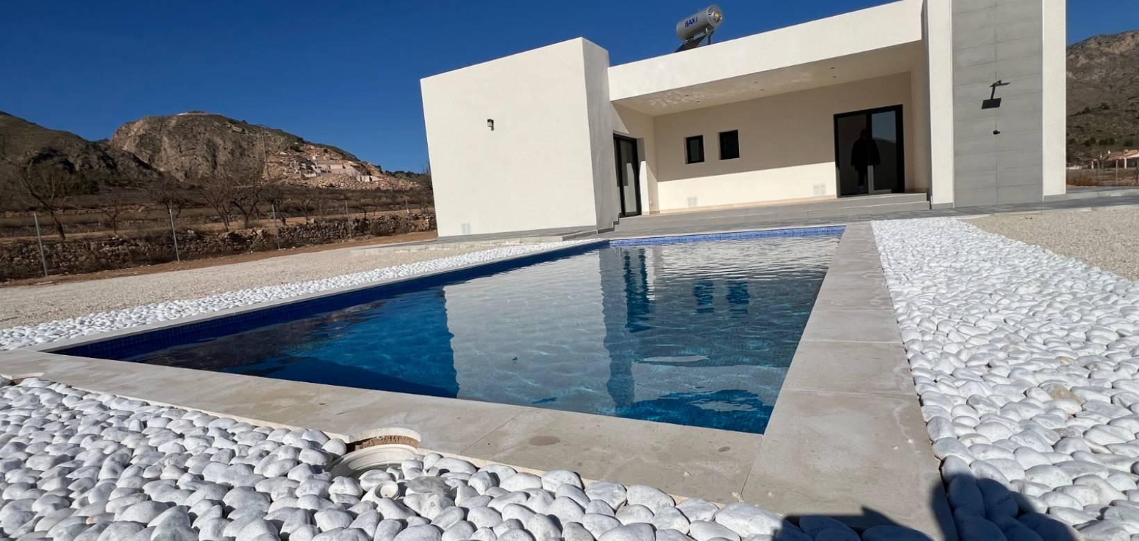 Garden in villa for sale in La Canalosa