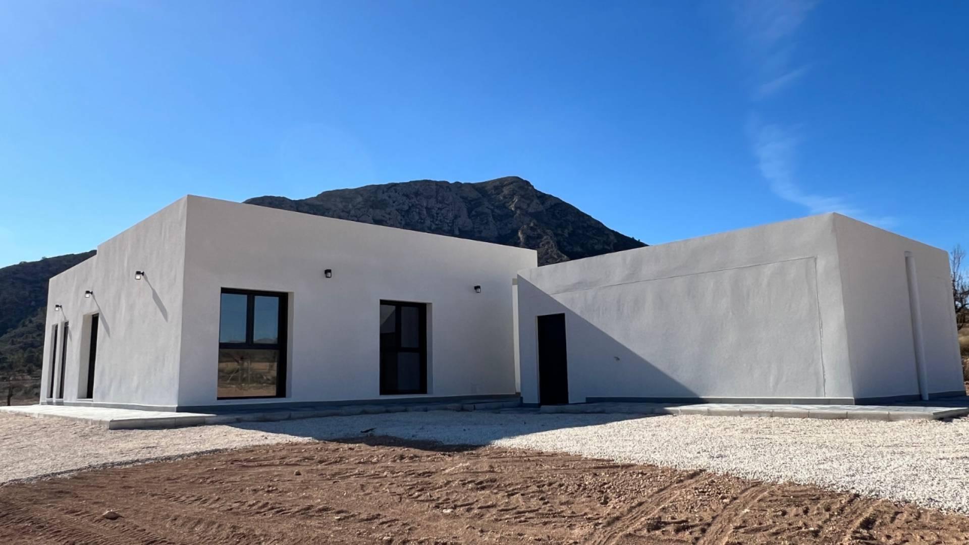 Garden in villa for sale in La Canalosa