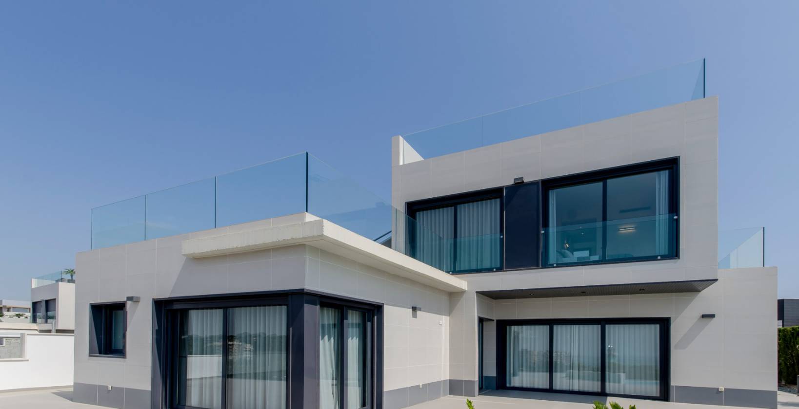 Pool area in villa for sale in Dehesa de Campoamor