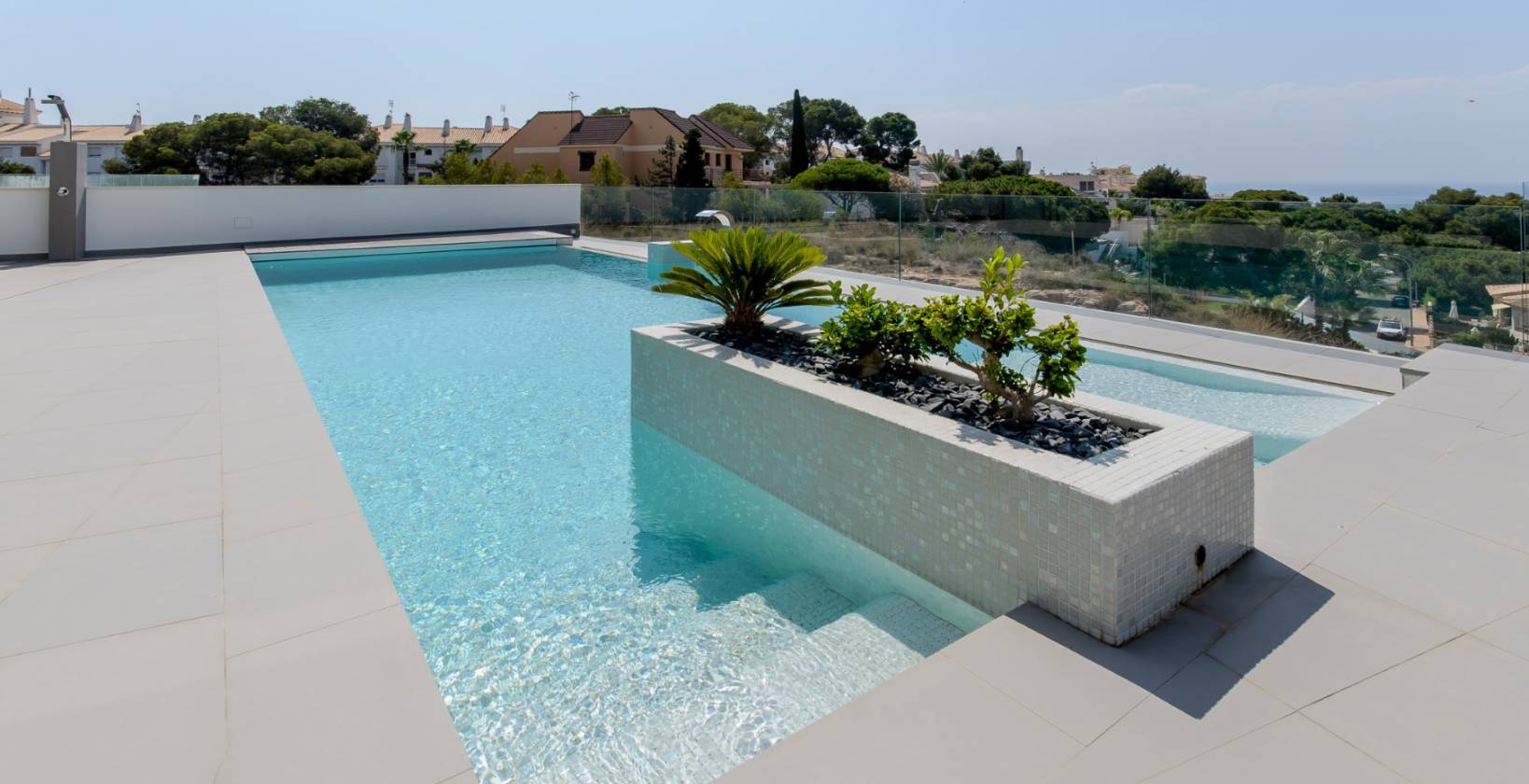 Located in the charming town of Orihuela, these exclusive villas offer a privileged setting for thos