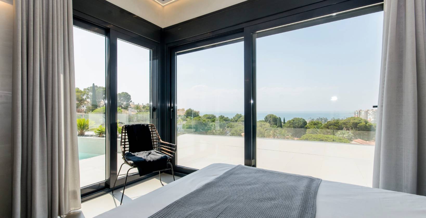 Master bedroom in villa for sale in Dehesa de Campoamor