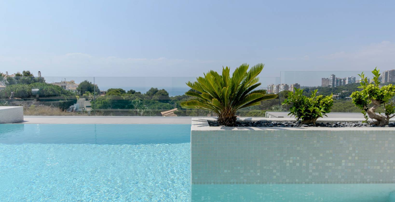 Located in the charming town of Orihuela, these exclusive villas offer a privileged setting for thos