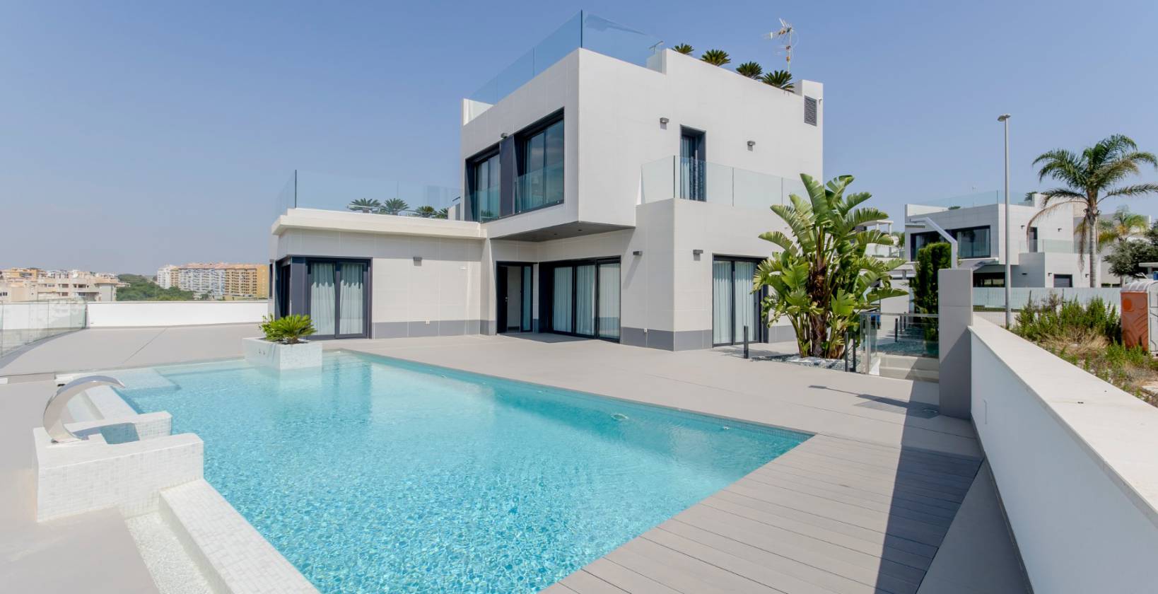 Pool area in villa for sale in Dehesa de Campoamor