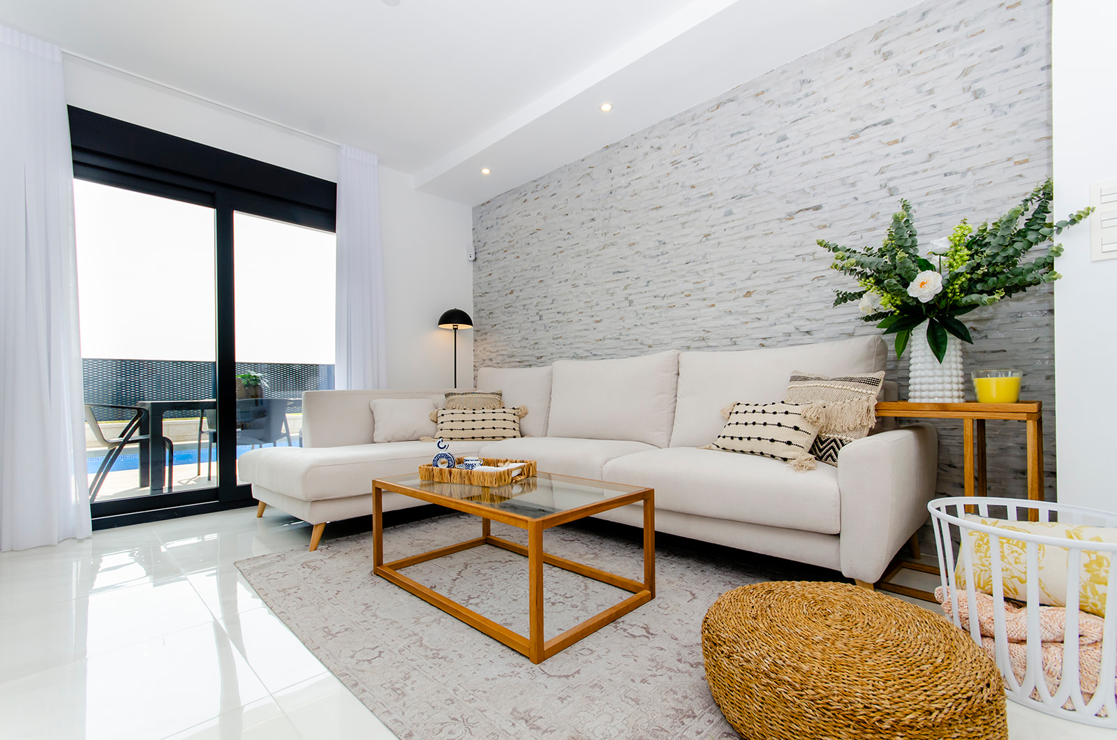 Terrace in villa for sale in Orihuela Costa