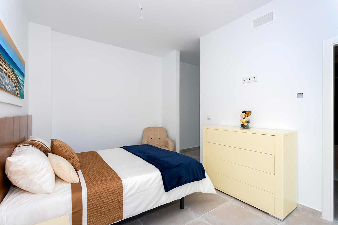 Master bedroom in villa for sale in Daya Nueva