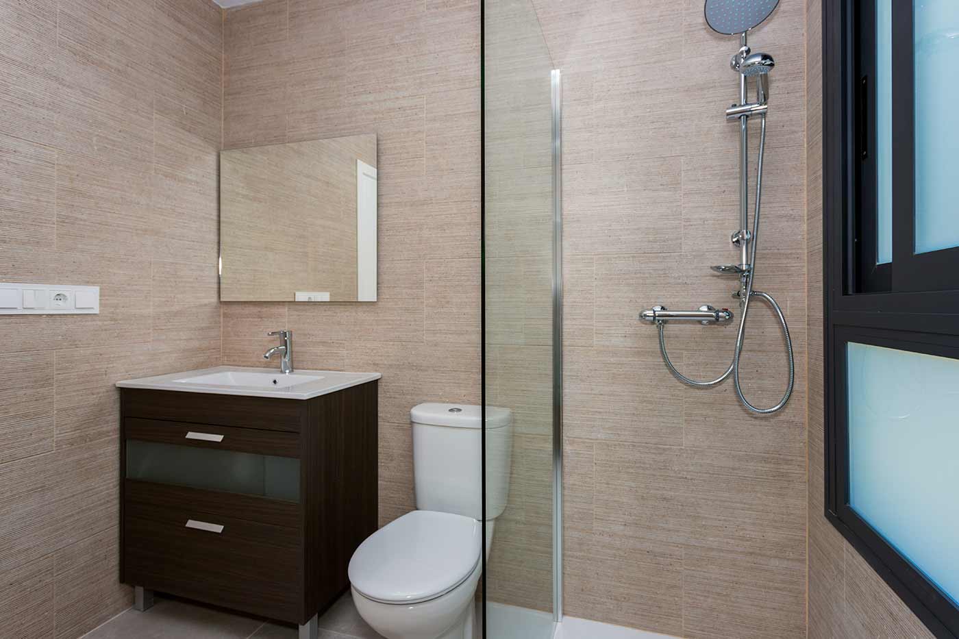 Bedroom in villa for sale in Daya Nueva