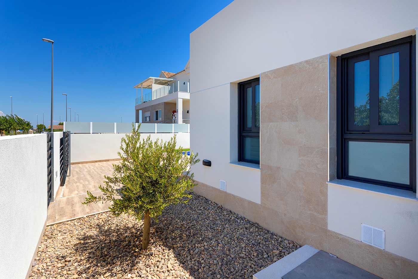 Master bedroom in villa for sale in Daya Nueva