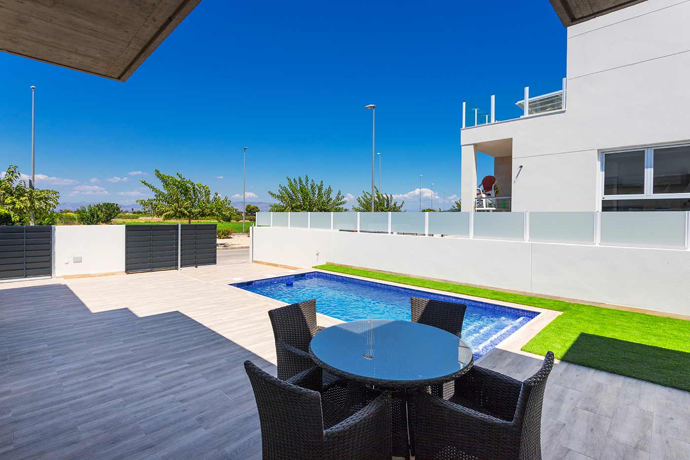 Terrace in villa for sale in Daya Nueva