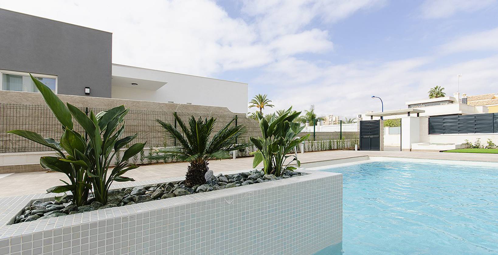 Garden in villa for sale in Dehesa de Campoamor