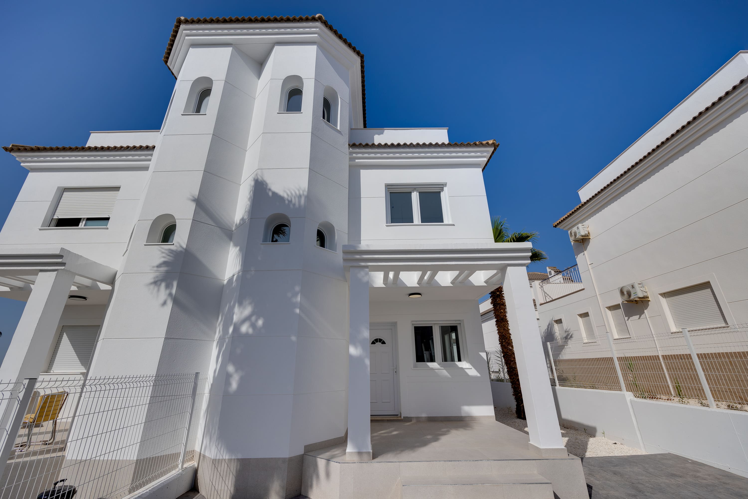 Master bedroom in villa for sale in San Fulgencio