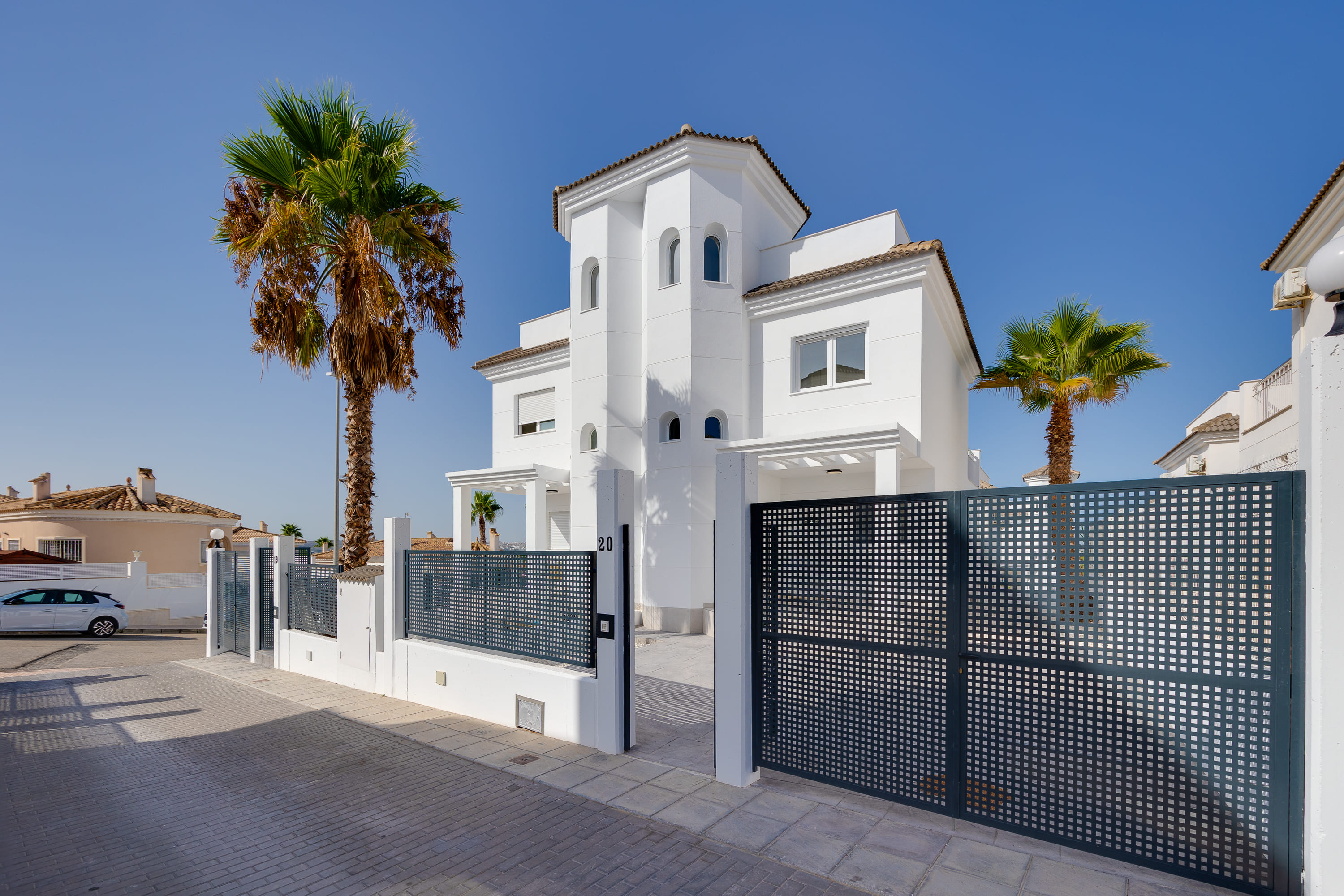 Pool area in villa for sale in San Fulgencio