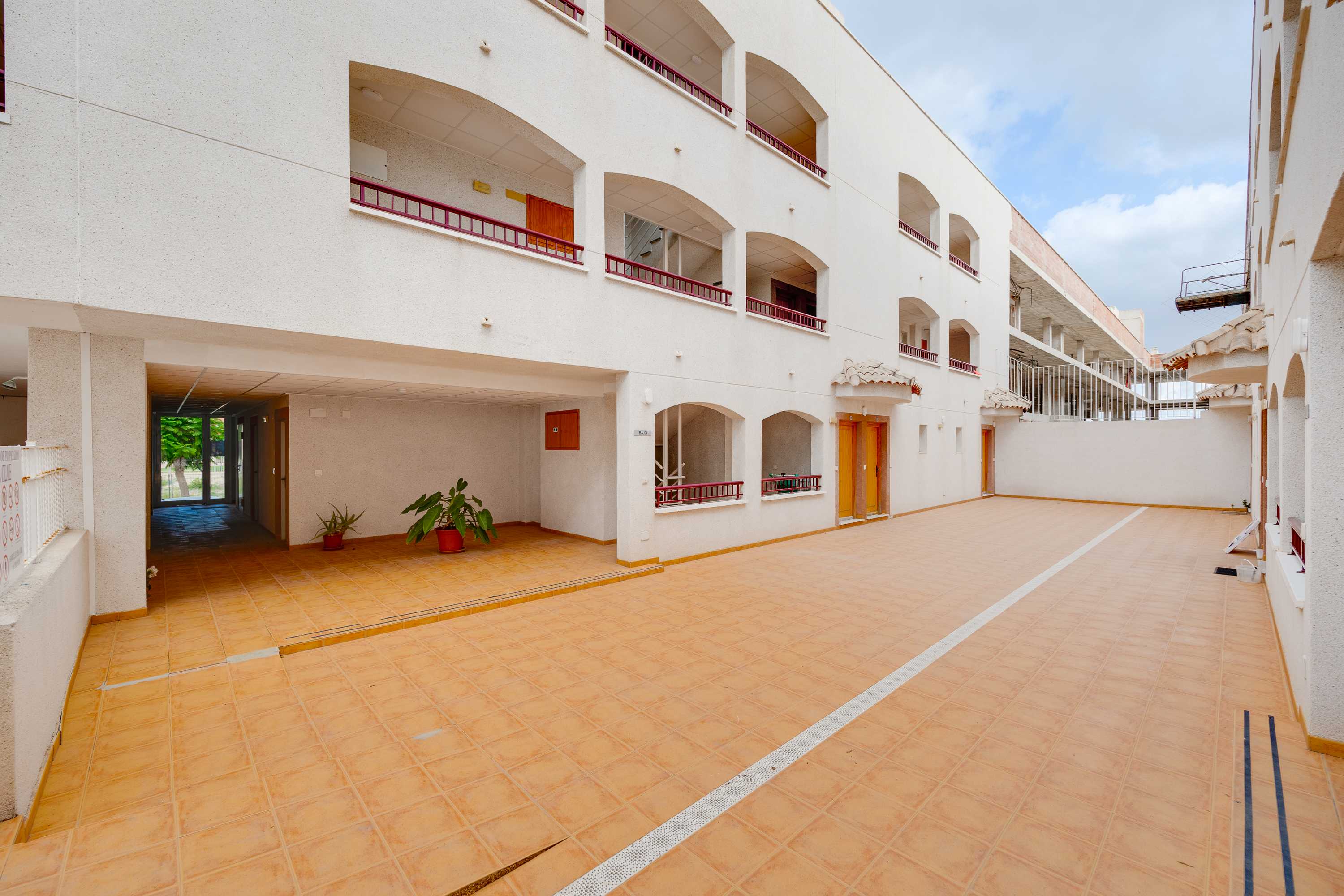 Located in the charming town of San Fulgencio, this residential complex offers a total of 33 apartme