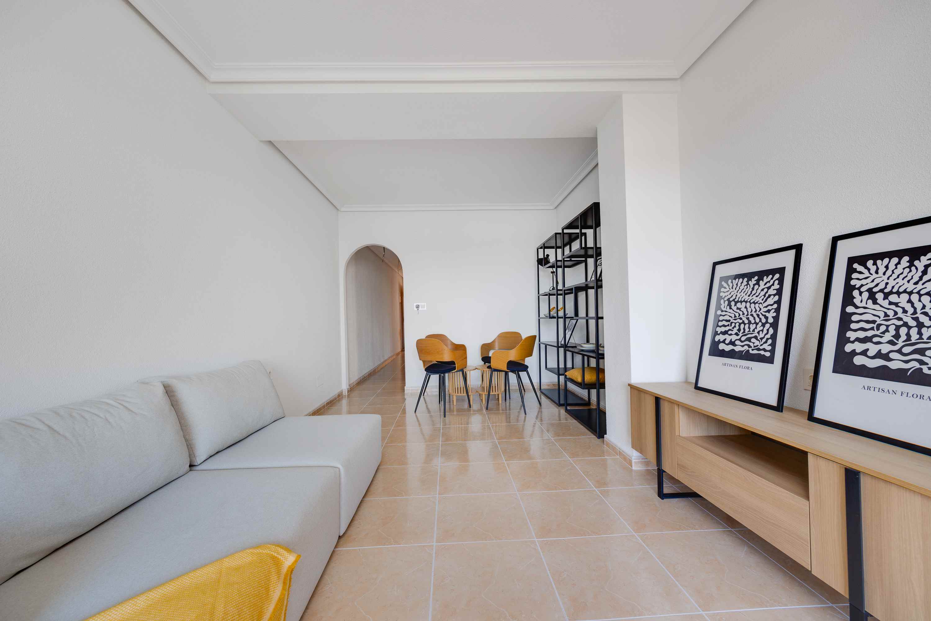 Located in the charming town of San Fulgencio, this residential complex offers a total of 33 apartme