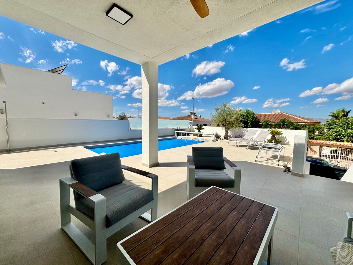 Bathroom in villa for sale in Rojales