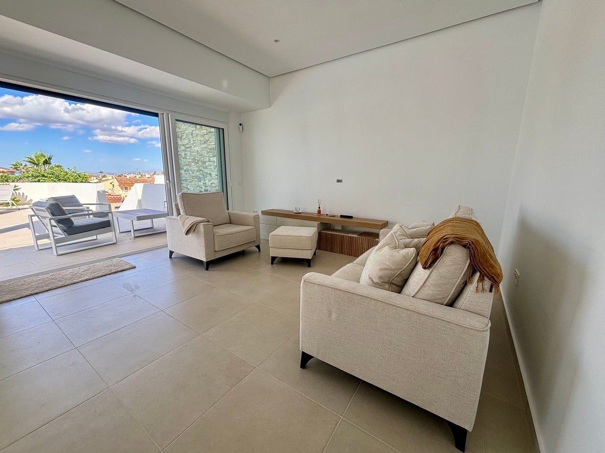 Living room in villa for sale in Rojales