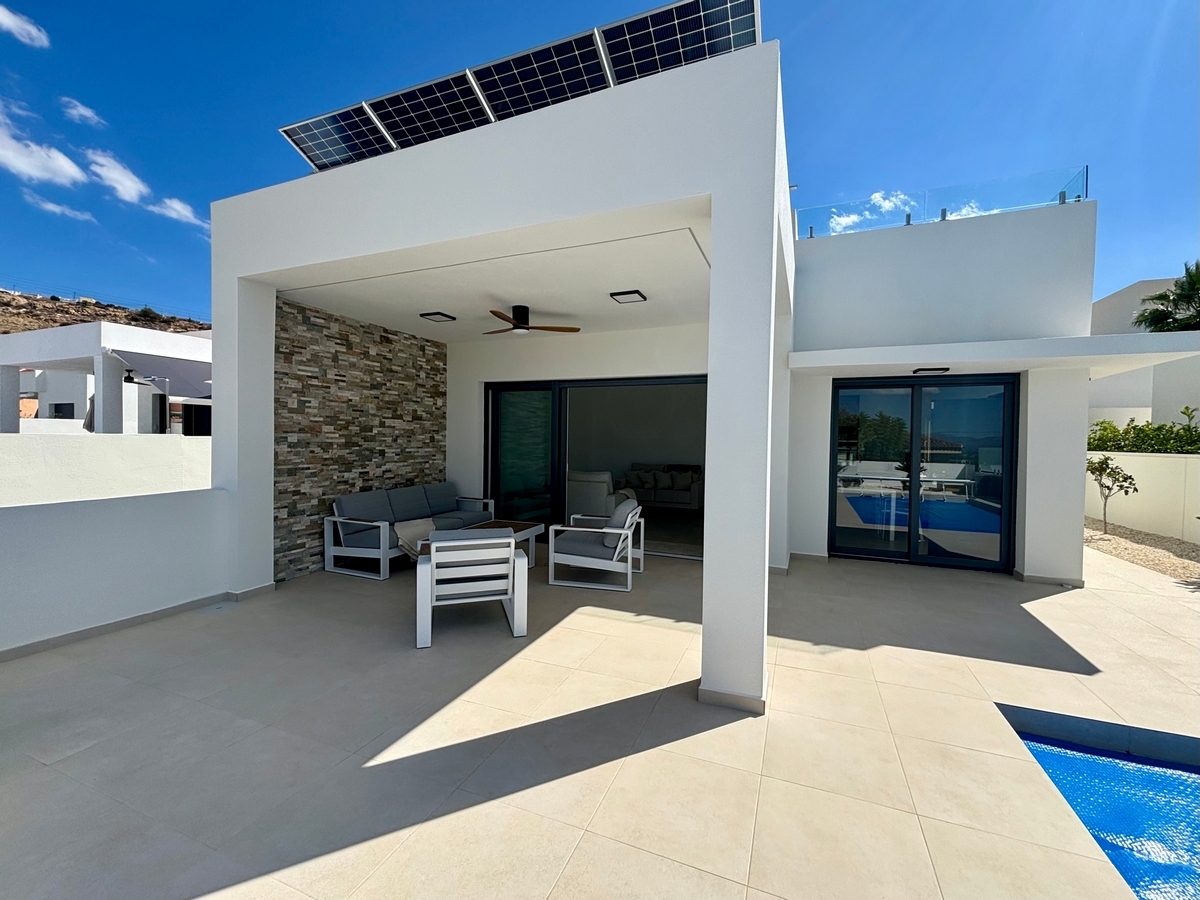 Dining area in villa for sale in Rojales
