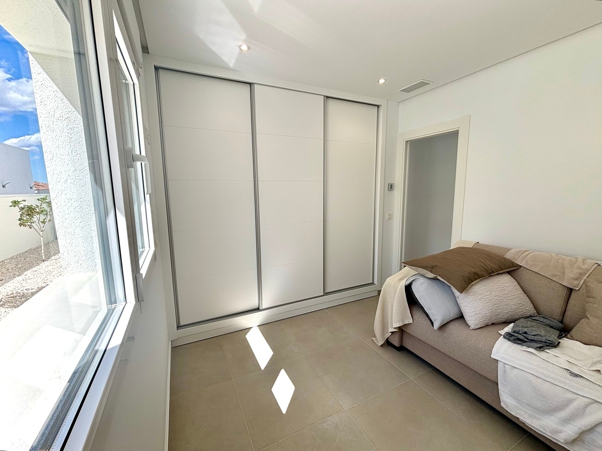 Located in the charming town of Rojales, this exclusive collection of 7 detached homes offers a tran