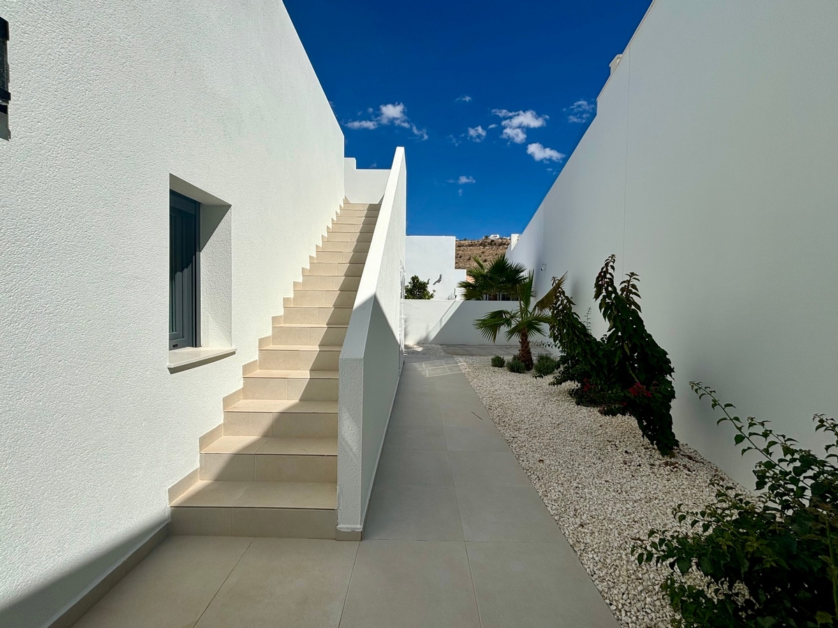 Dining area in villa for sale in Rojales