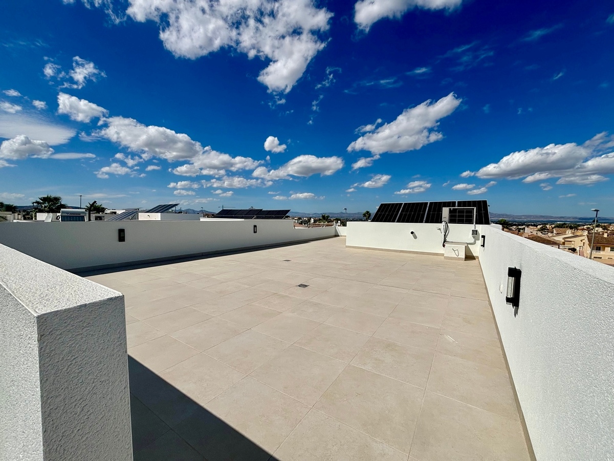 Bedroom in villa for sale in Rojales