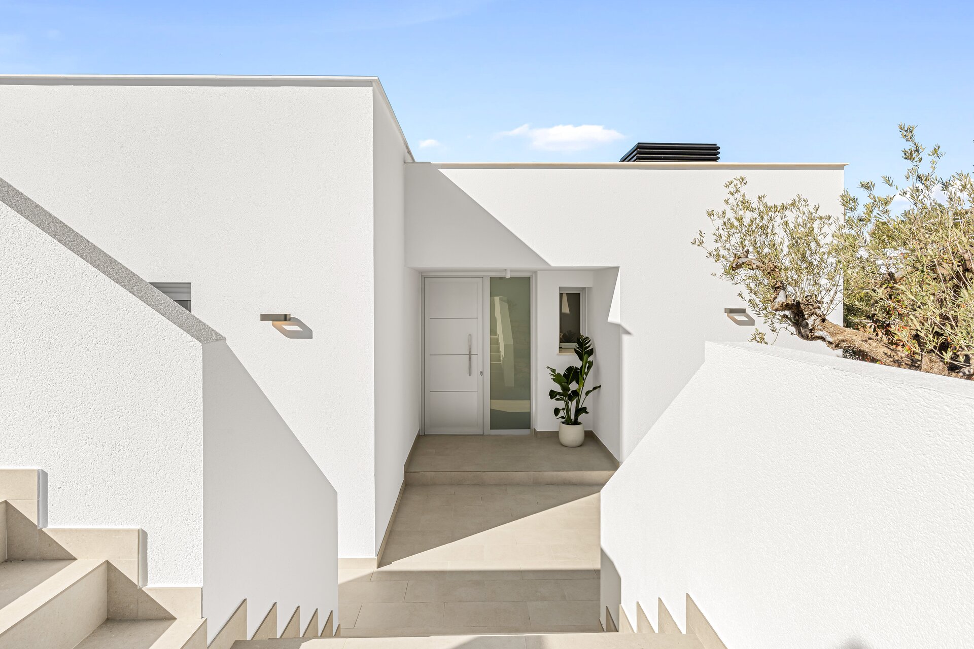 Master bedroom in villa for sale in Cumbre del Sol