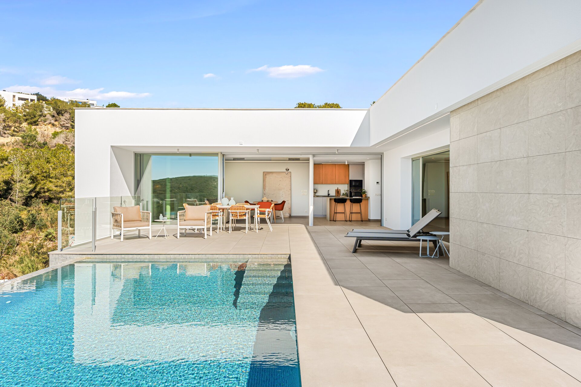 Garden in villa for sale in Cumbre del Sol