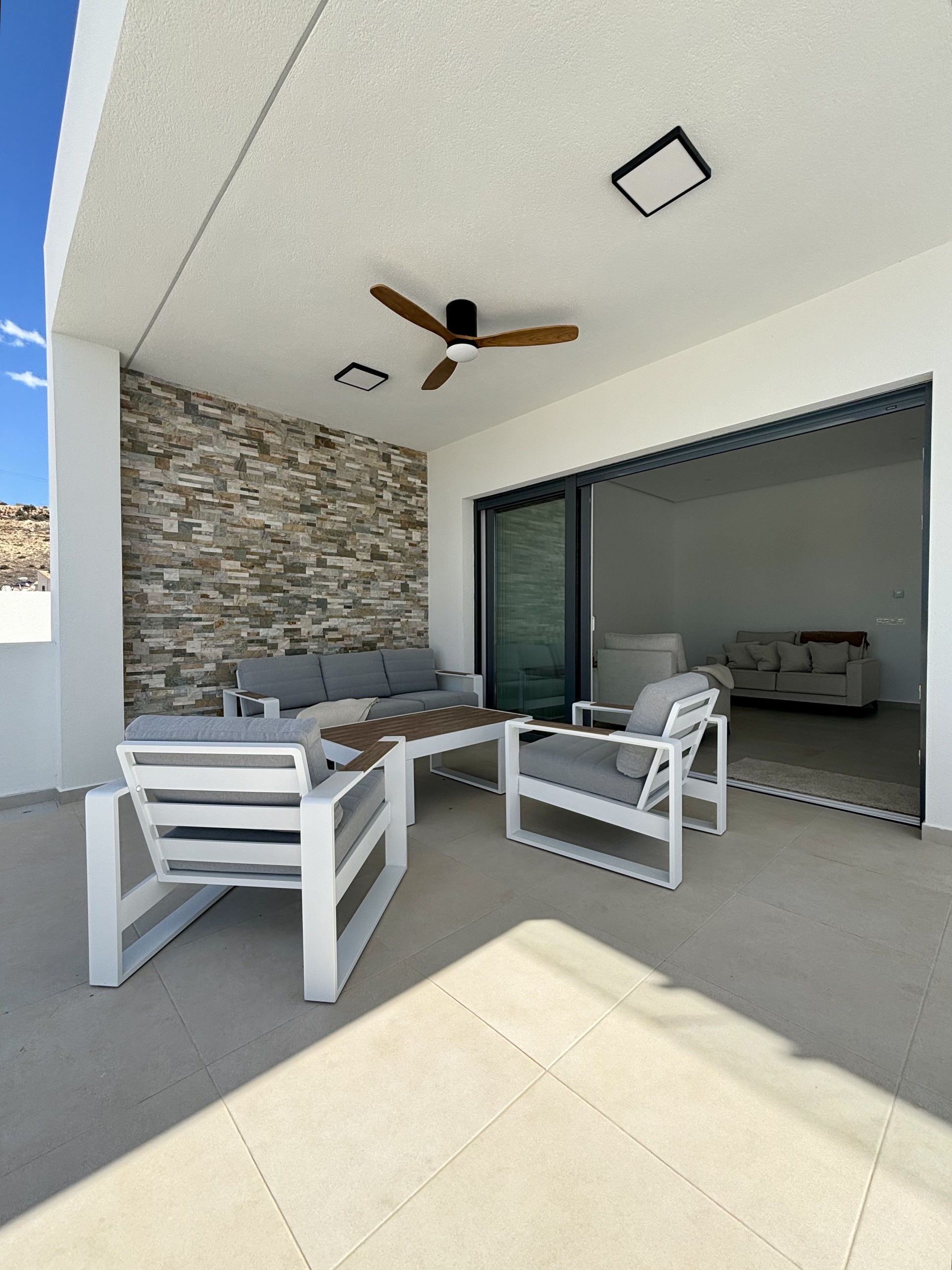 Master bedroom in villa for sale in Benijófar