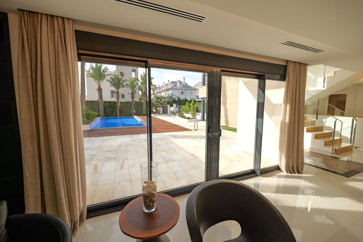 Master bedroom in villa for sale in Torrevieja