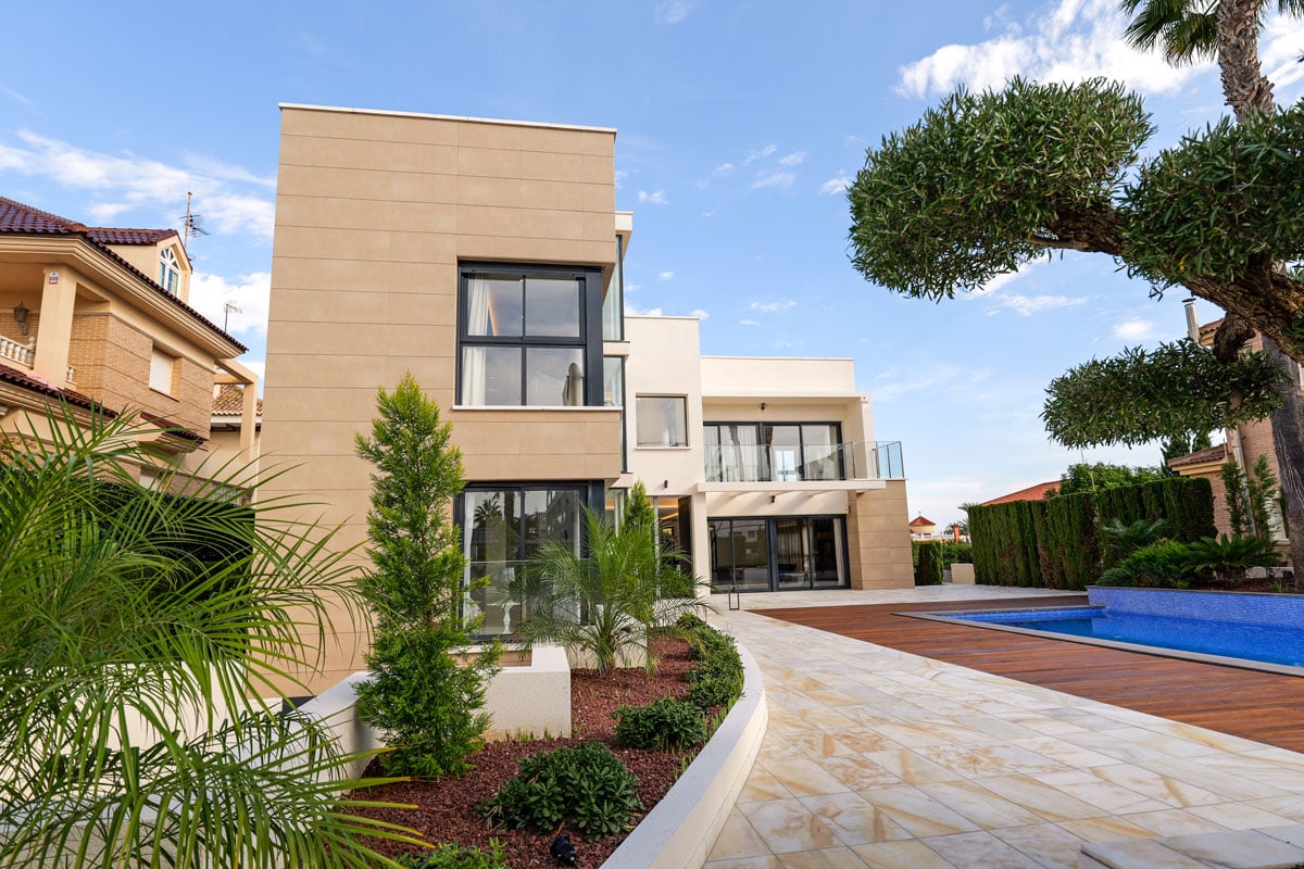 Kitchen in villa for sale in Torrevieja