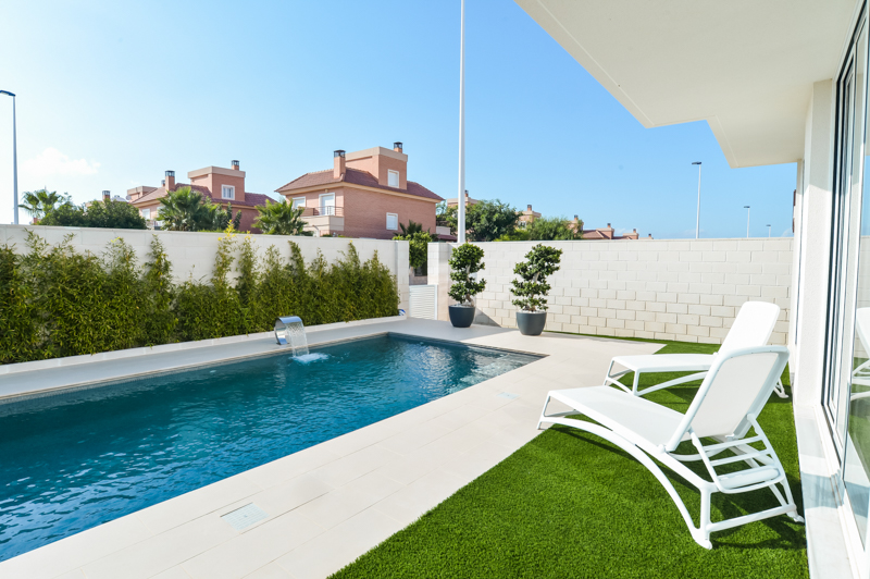 Pool area in villa for sale in Gran Alacant