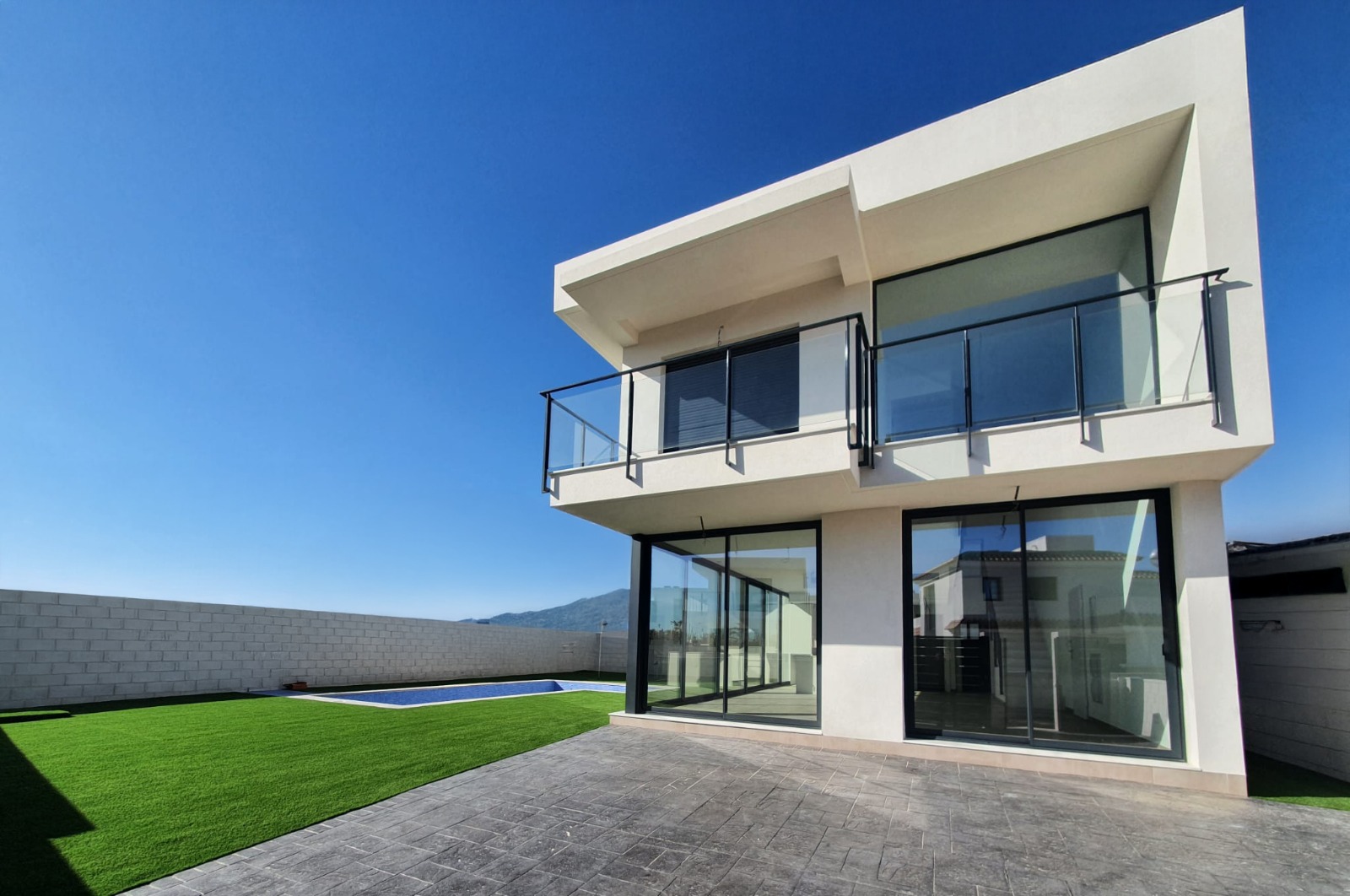Dining area in villa for sale in Gran Alacant