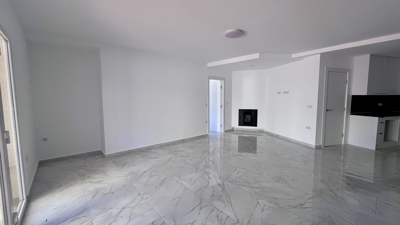 ☀️ Bungalow con solárium y chimenea en residencial con piscina – TorreviejaTe presentamos este fantá