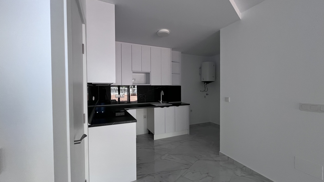 ☀️ Bungalow con solárium y chimenea en residencial con piscina – TorreviejaTe presentamos este fantá