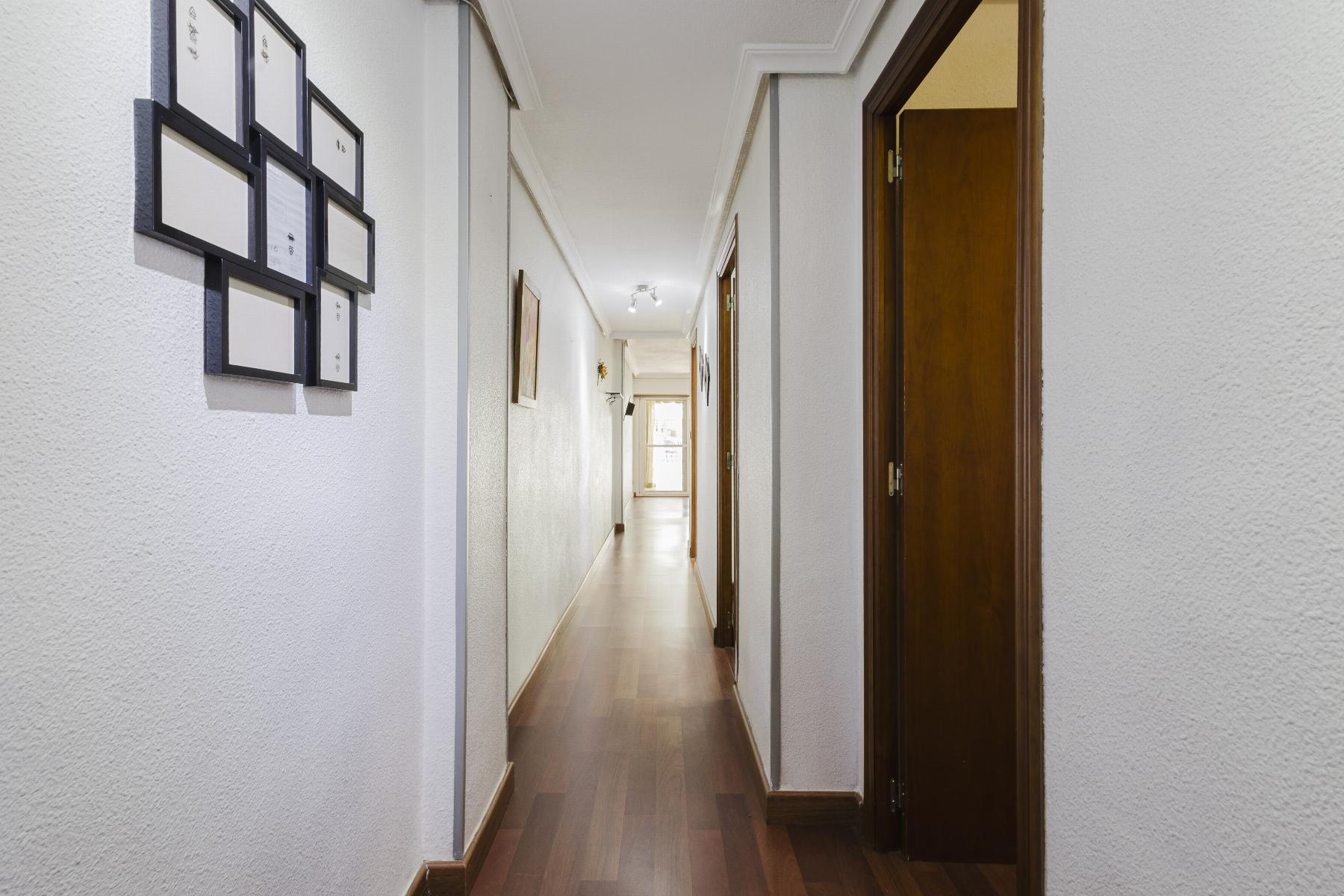 Living by the sea with everything within easy reach is possible in this spacious 75 m² apartment loc