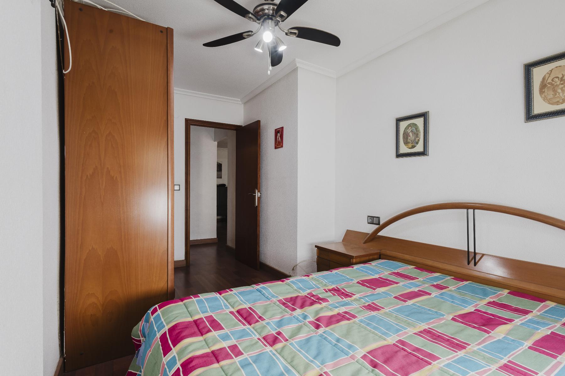 Bedroom in apartment for sale in Torrevieja