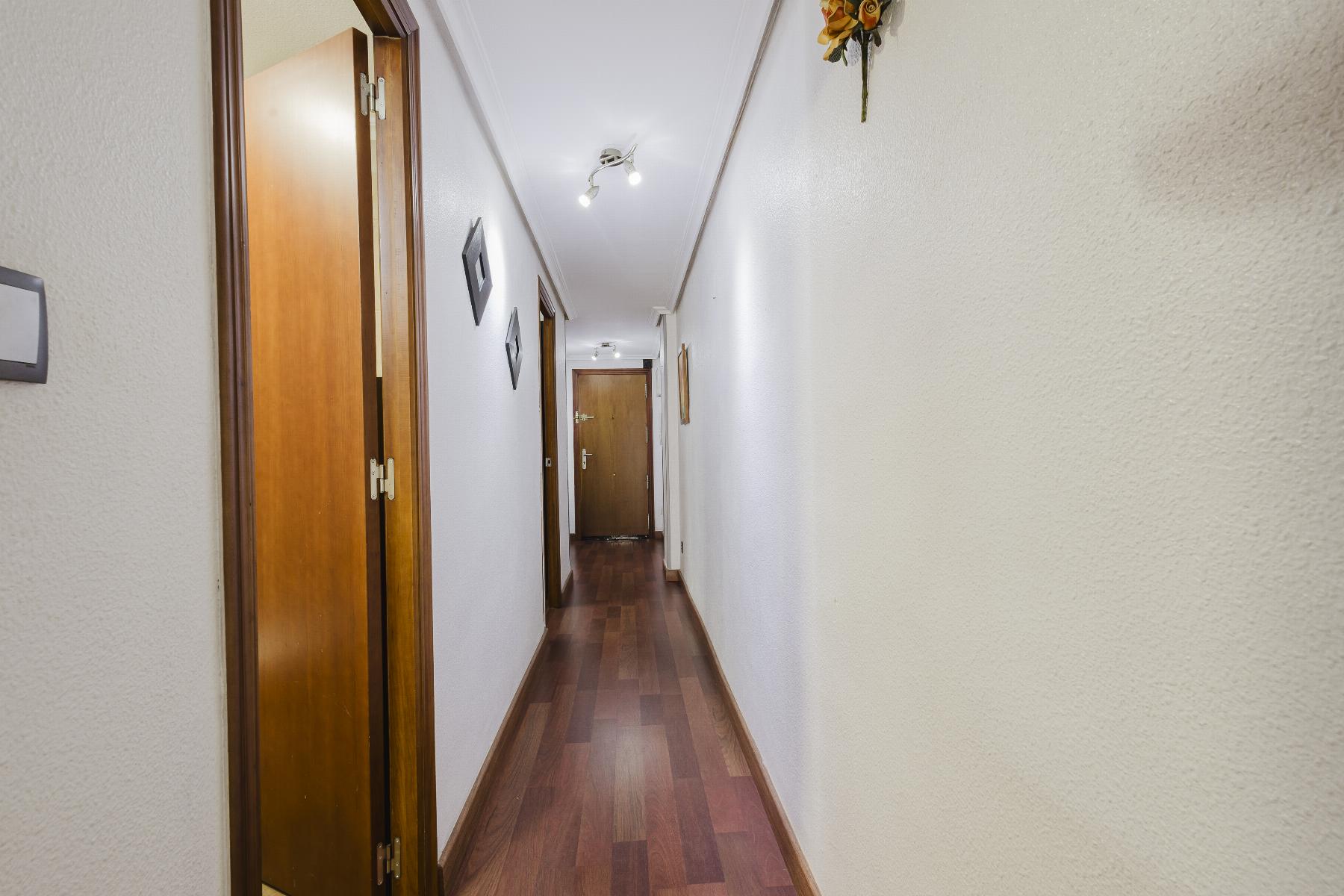 Living by the sea with everything within easy reach is possible in this spacious 75 m² apartment loc
