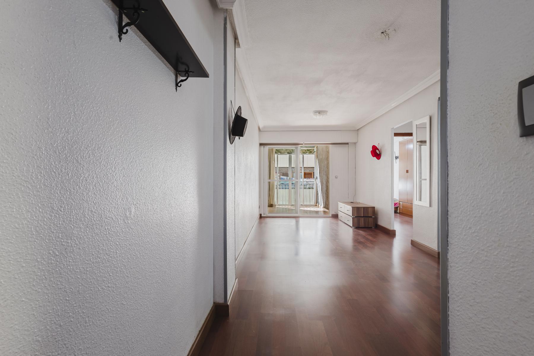 Living by the sea with everything within easy reach is possible in this spacious 75 m² apartment loc