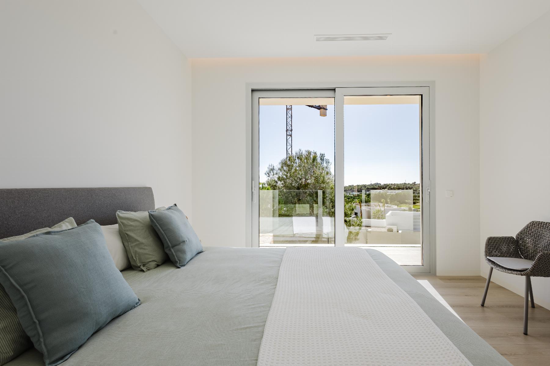Bedroom in villa for sale in Orihuela Costa
