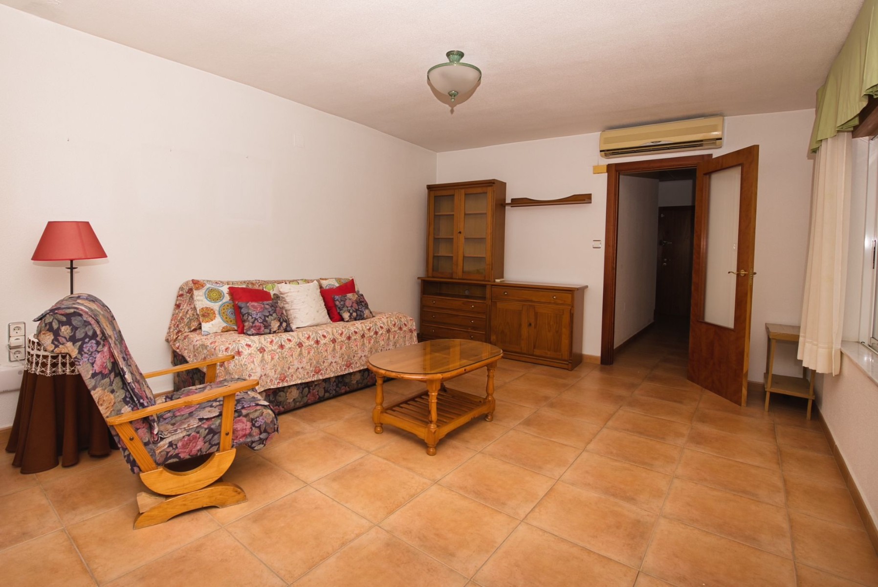 Master bedroom in villa for sale in Benijofar